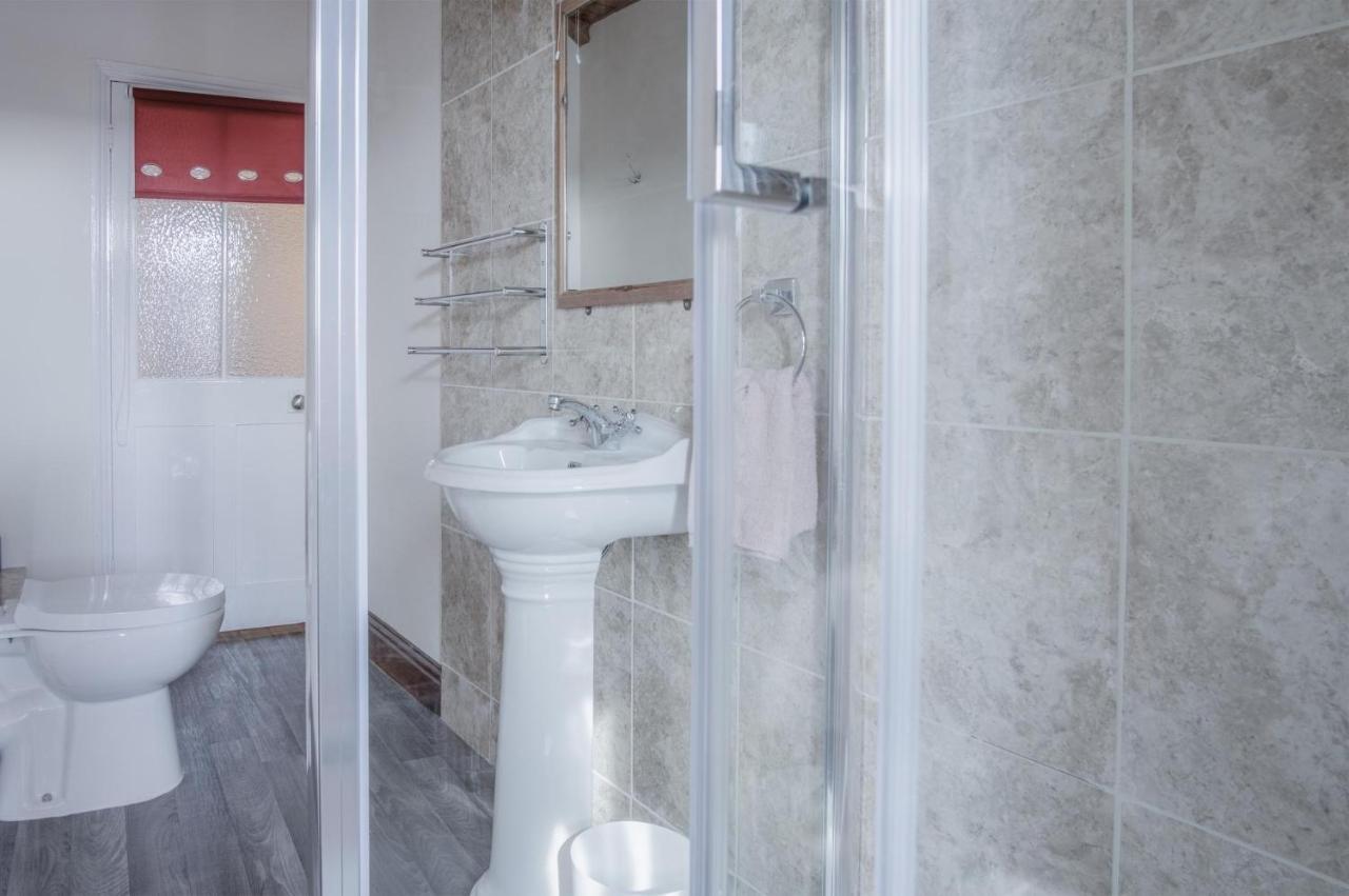 Dragons Den - 2 Bedroom Apartment - Tenby Bagian luar foto