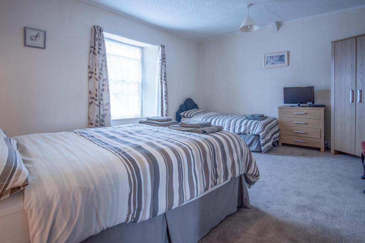 Dragons Den - 2 Bedroom Apartment - Tenby Bagian luar foto