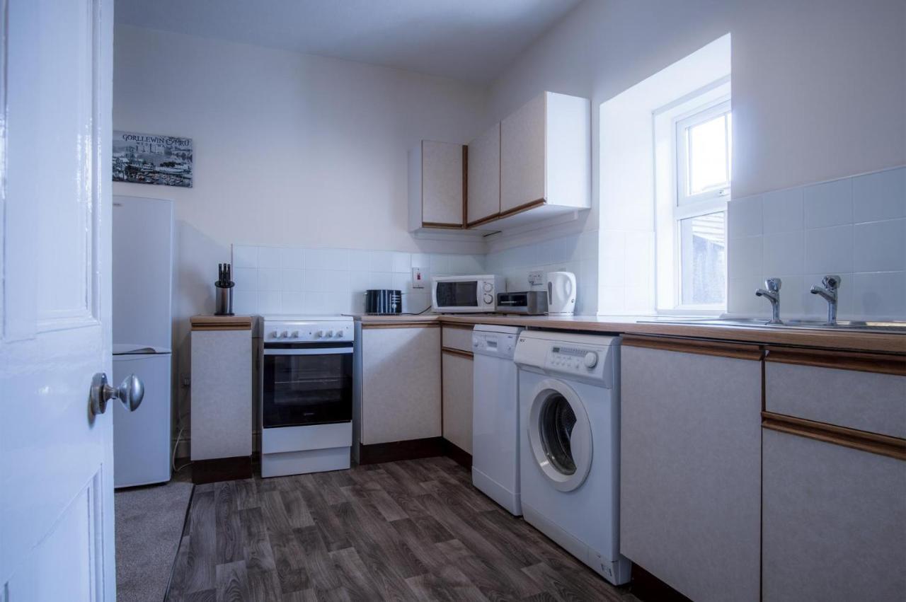 Dragons Den - 2 Bedroom Apartment - Tenby Bagian luar foto